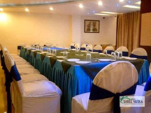 Hotel Shree Vatika Bhopal Bagian luar foto