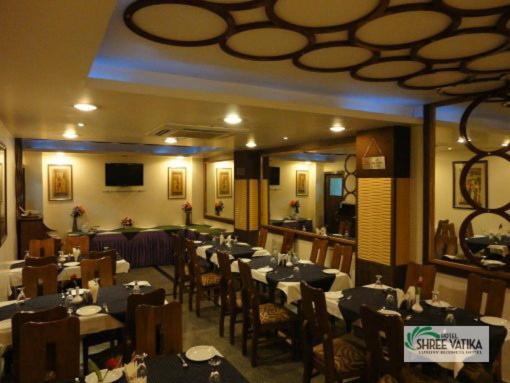 Hotel Shree Vatika Bhopal Bagian luar foto
